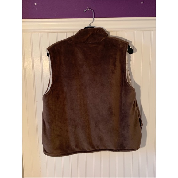 PrivateQuarters Vest - Picture 2 of 2